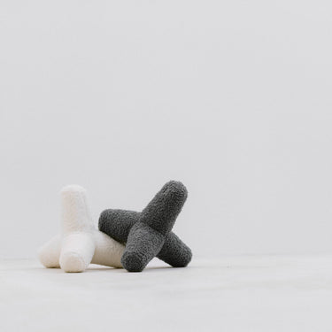 O BREUER | OVERSIZED DOG TOY